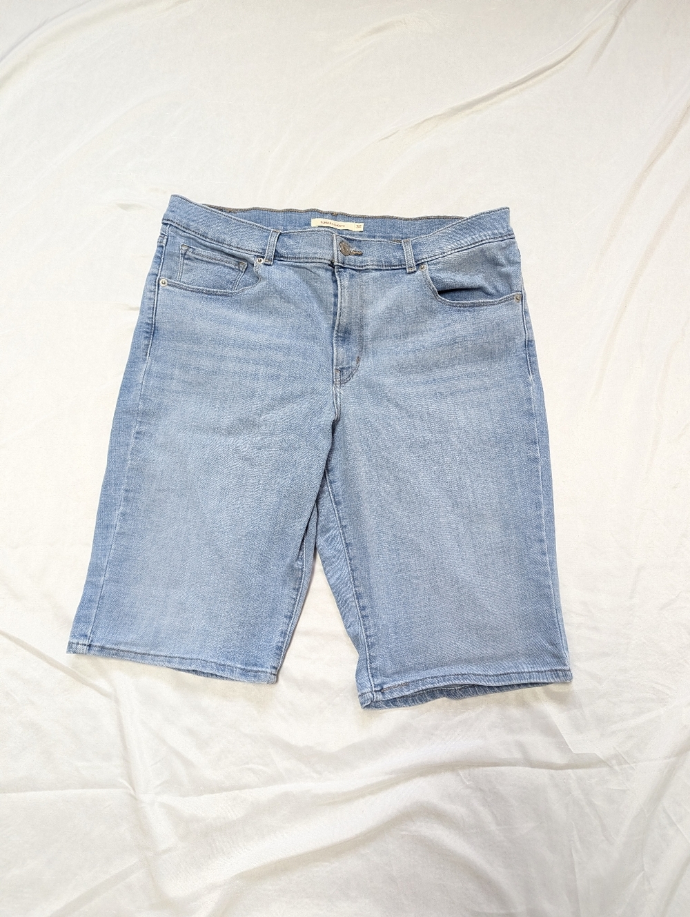 Levi's Light Washed Bermuda Shorts 12" Inseam Summer Modest Stretch